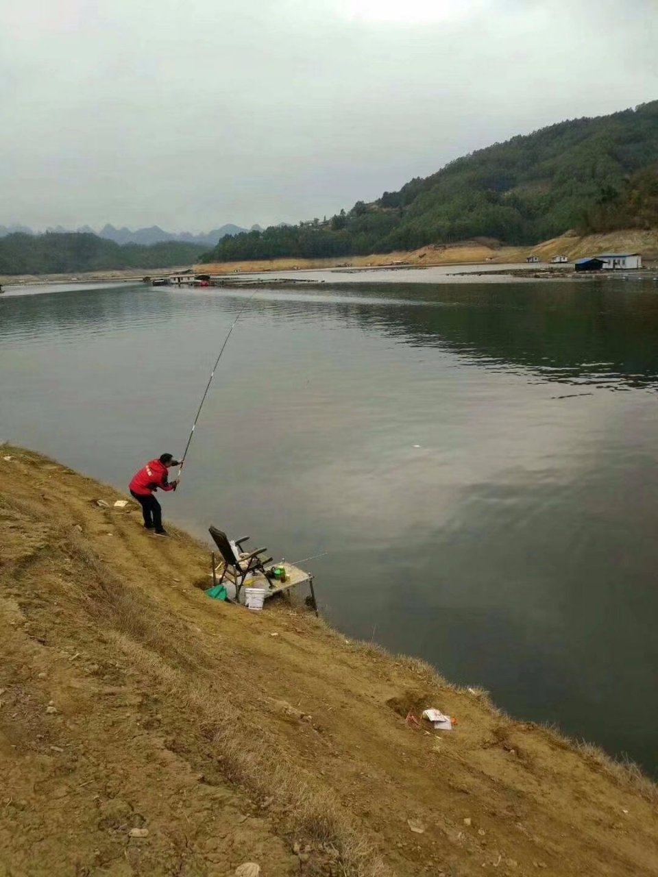 钓鱼竿为什么不绝缘,钓竿哪个牌子好