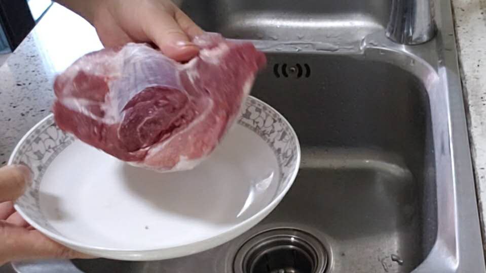 瘦肉别再炒着吃，换种新做法，凉拌肉片爽口嫩滑，吃起来太过瘾了