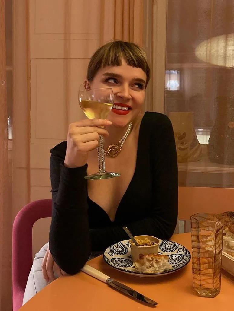 除了优雅贵气,珍珠还能休闲、叛逆、又嘻哈?