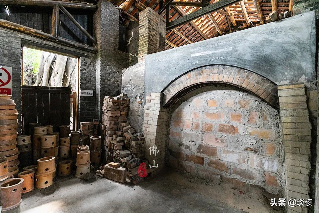 跑男去过的南风古灶，是世界上最古老的柴烧龙窑，至今仍在使用