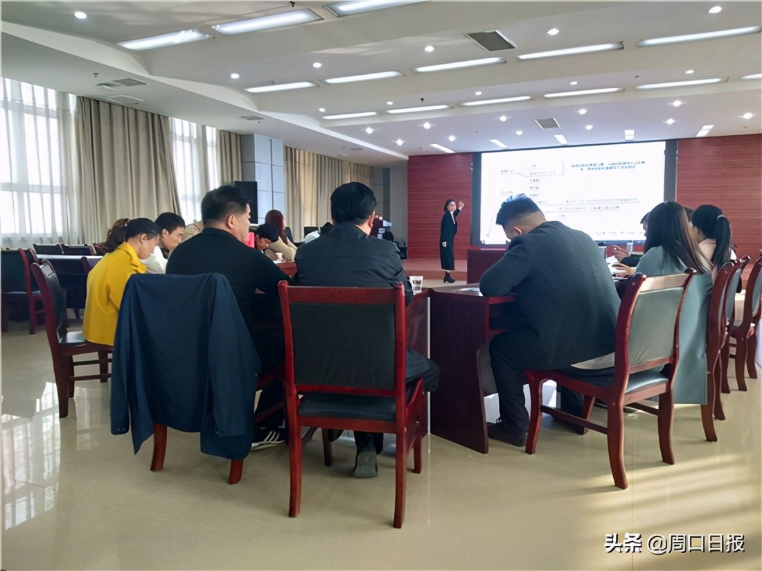 周口报业集团网红孵化基地举办首期网红培训班
