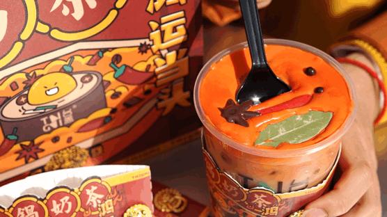 中国人又对火锅下手：火锅奶茶、火锅蛋糕，而老外吃的火锅更奇怪
