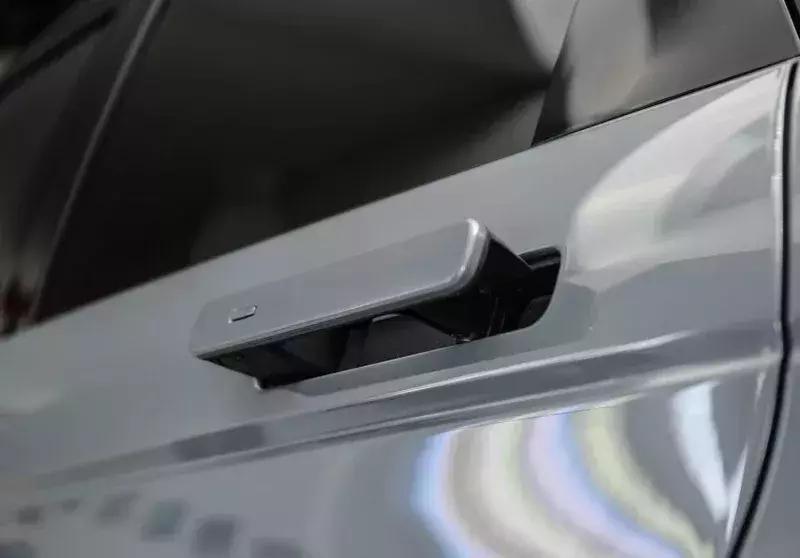 全新揽胜极光，三个月后会打七折吗？是否值得买？