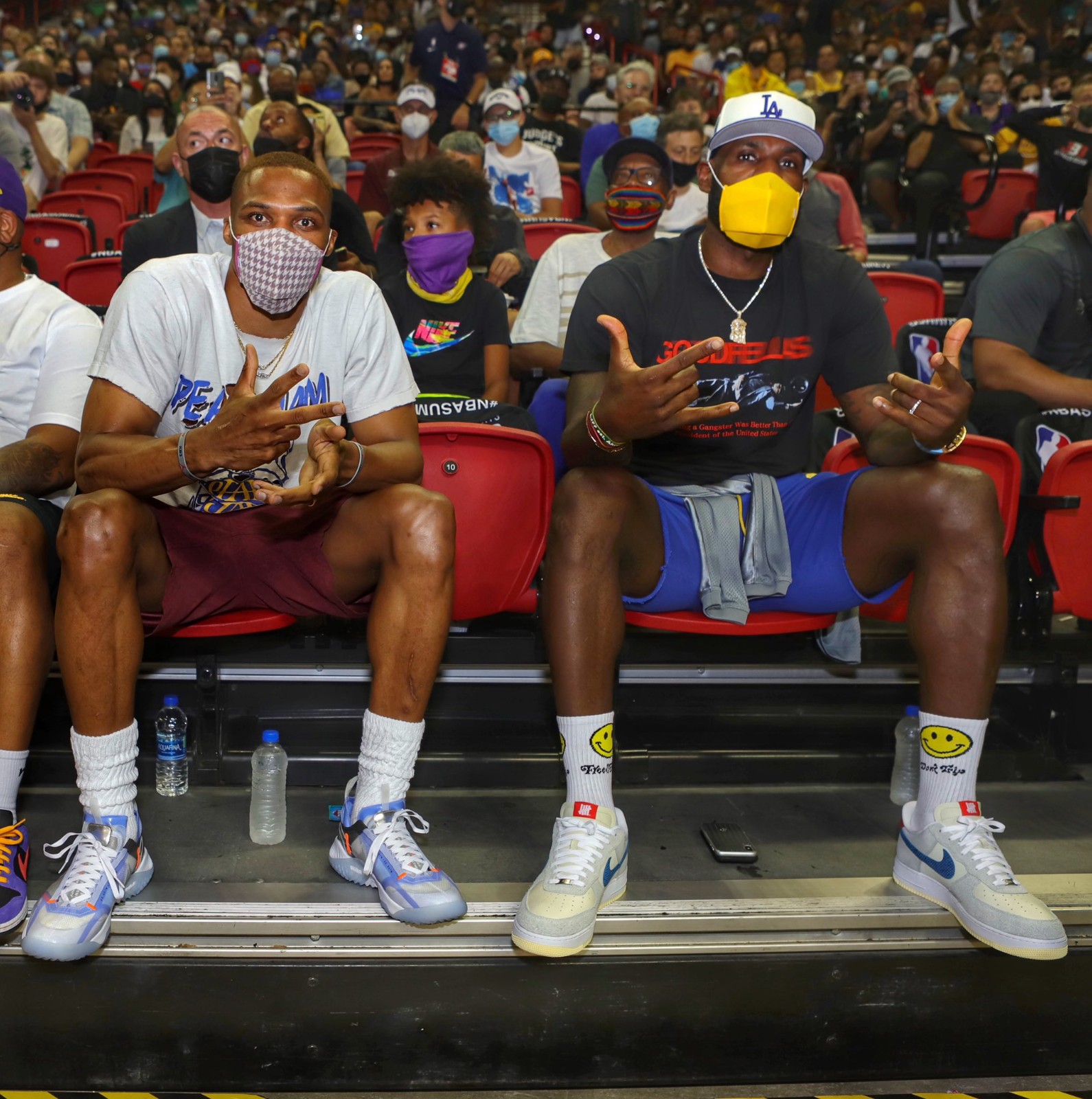 别再相信忠诚了！洛杉矶豪门大变天，詹姆斯成为资历最老的球员