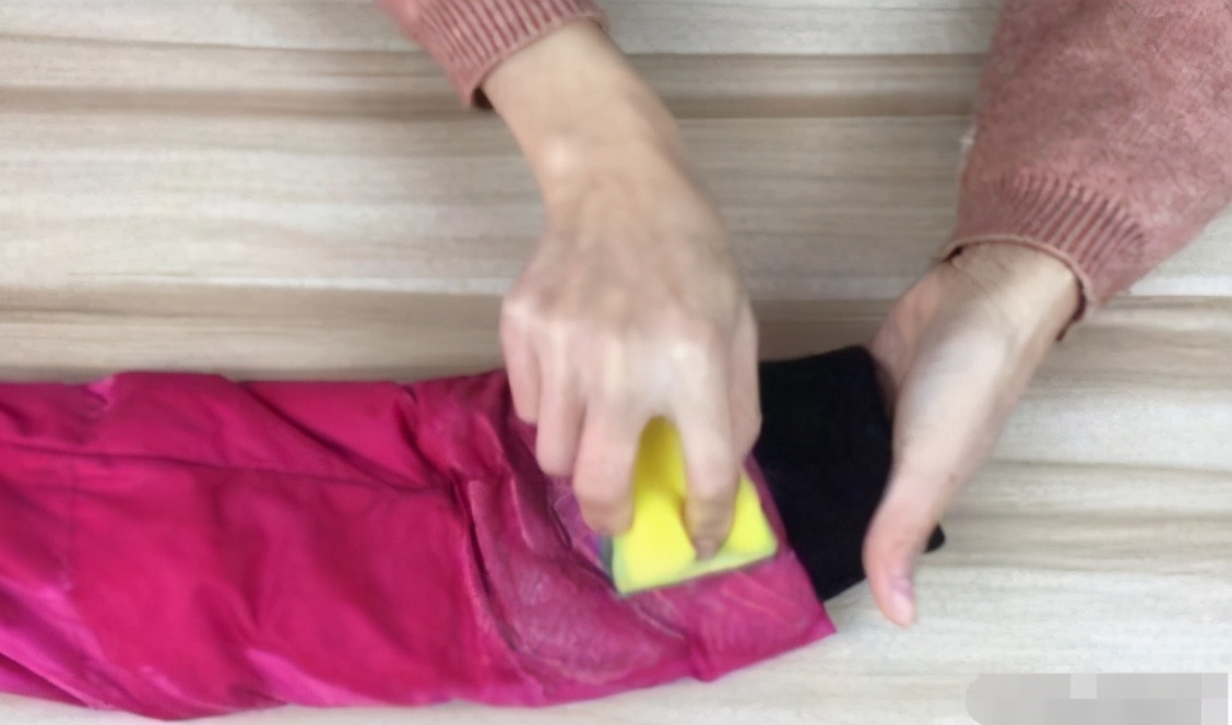 光面羽绒服发黄洗白小窍门简单,羽绒服脏了不用水洗教你一招