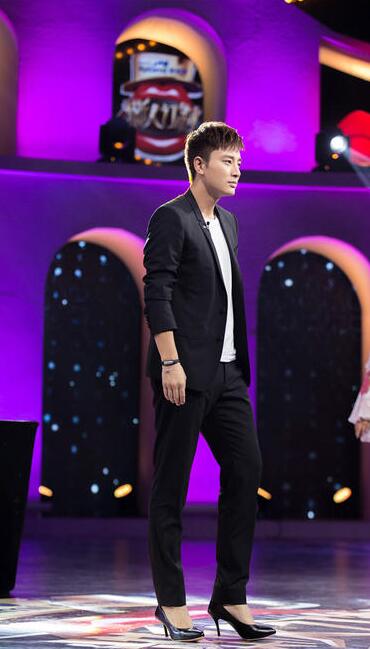 王俊凯穿高筒靴,王俊凯穿靴子