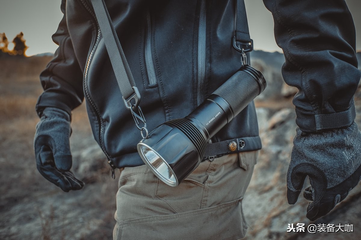 纳丽德圣火30手电筒适合户外吗,纳丽德圣火10手电筒怎么样