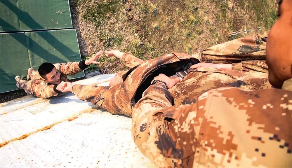 羡慕→临汾旅官兵“野”会玩