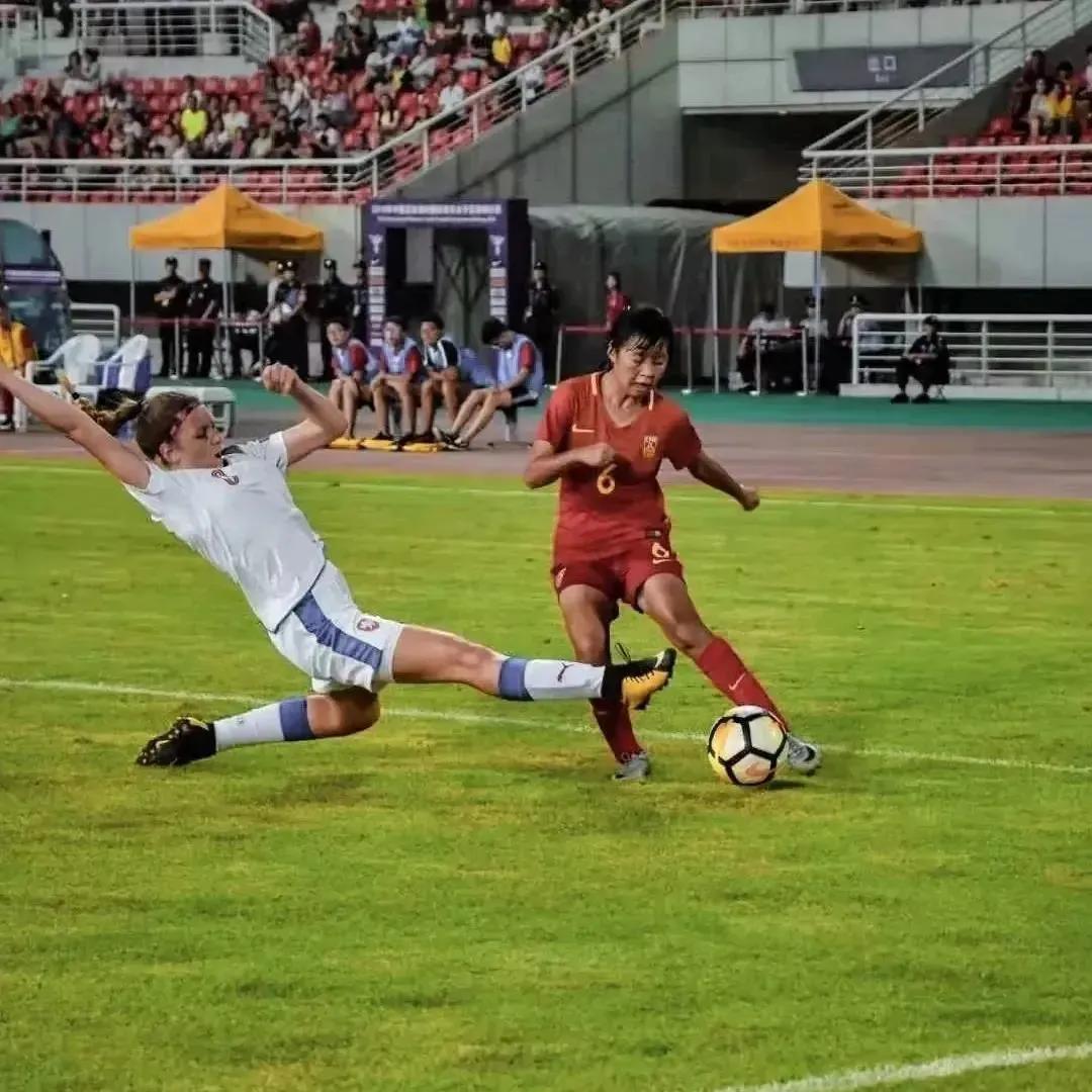 运动会的健儿们加油,赛程结束给队友们加油鼓气