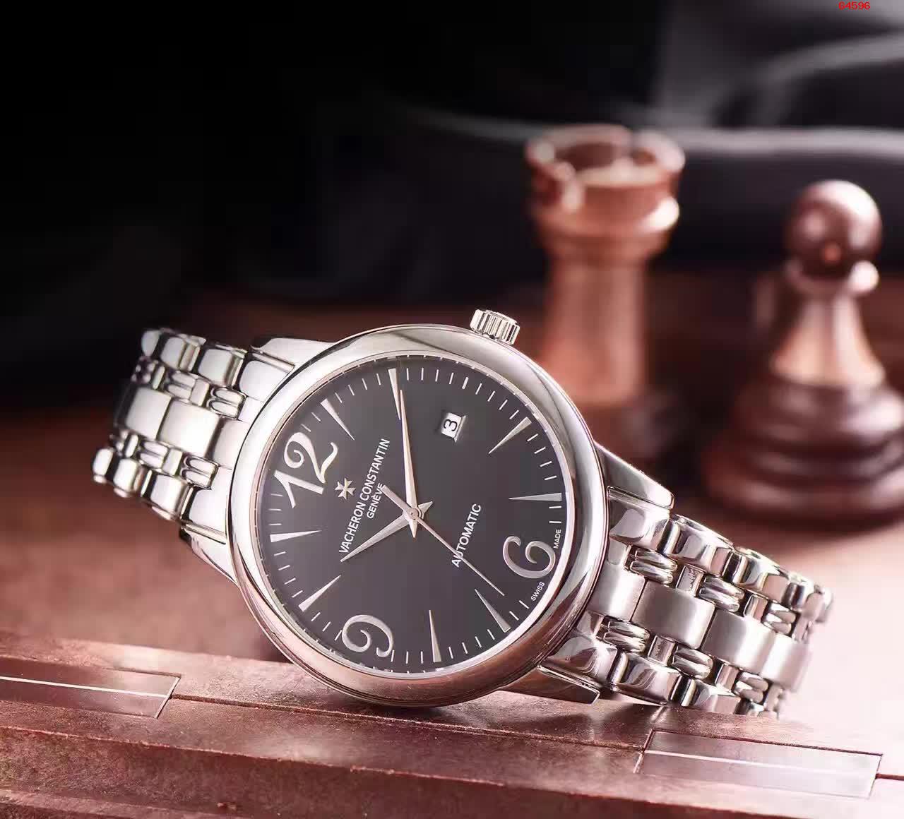 那个坐在豪车里的富家女，背的可能是高仿包！