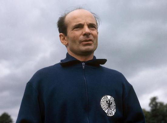 一样的人种，日本足球的技术为什么比中国好？