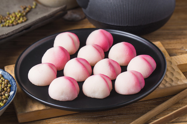 家里老人过大寿寿桃,老人过生日做几个寿桃