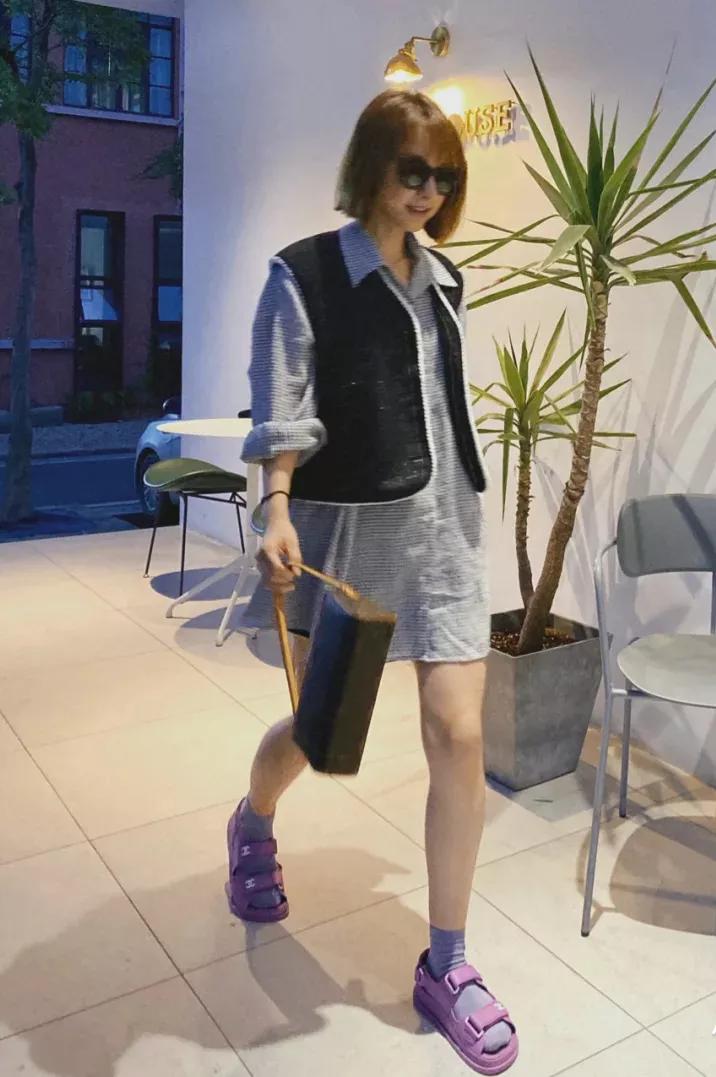 今夏最值得入手的4双网红凉鞋,圆头高跟凉鞋今夏最洋气