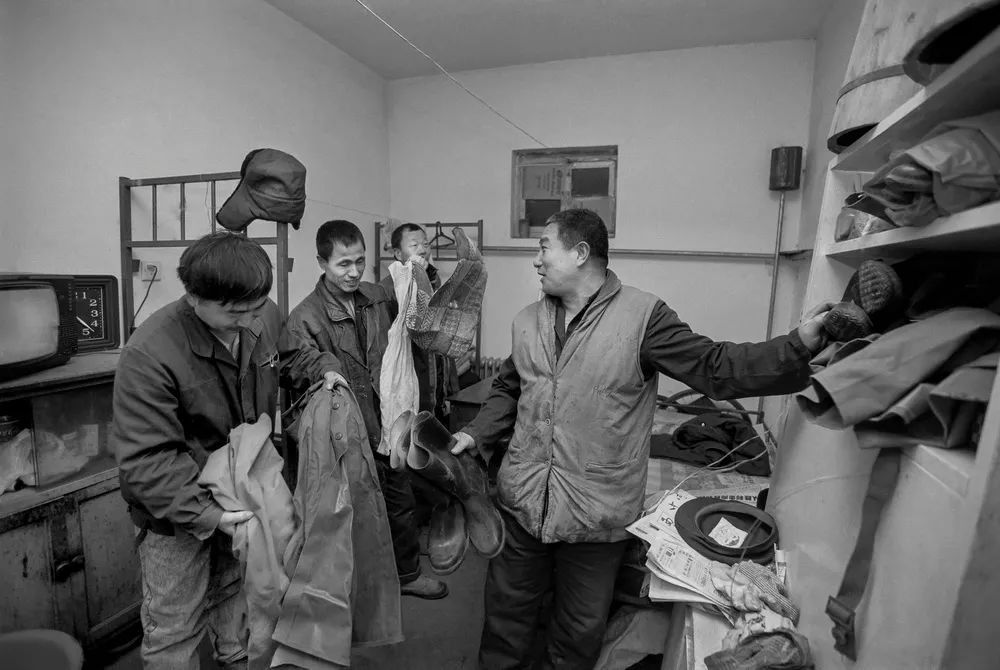 濂虫憚褰卞笀鍚村己涓汉鐓х墖,濂虫憚褰卞笀鍚村己