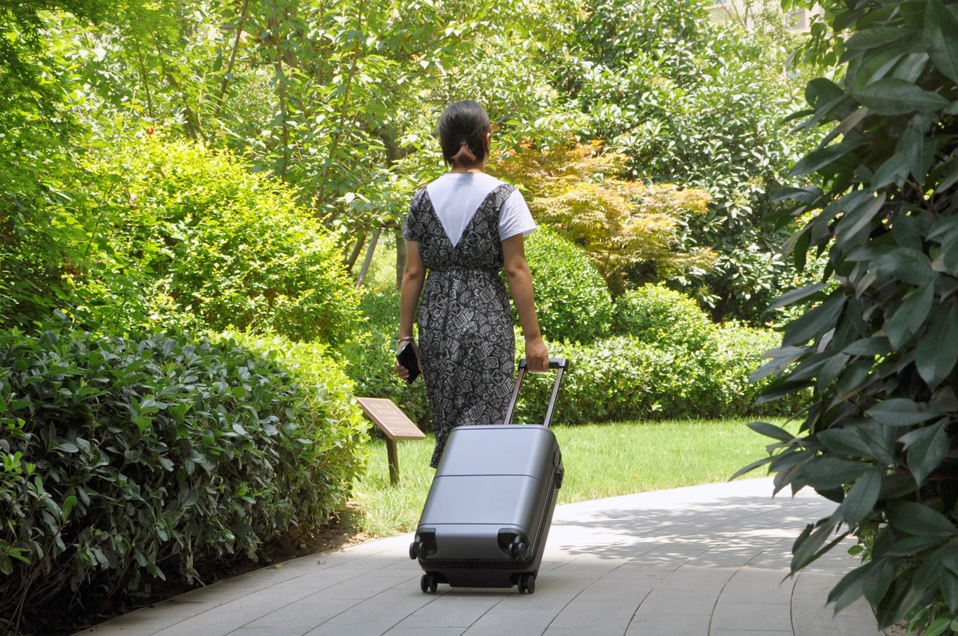 学生*党**过渡箱，耐摔抗撞防刮花性价比高，悠启旅行箱布拉格体验