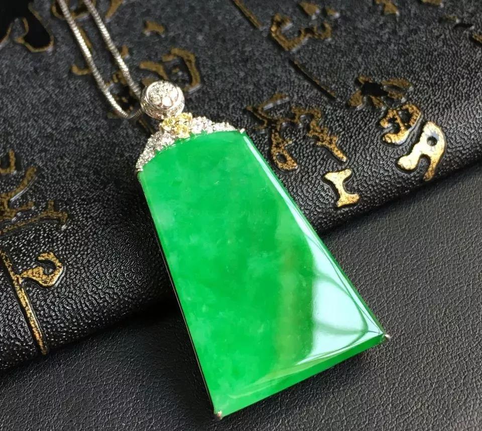 好的翡翠挂件是什么样的呢,怎样选购翡翠挂件