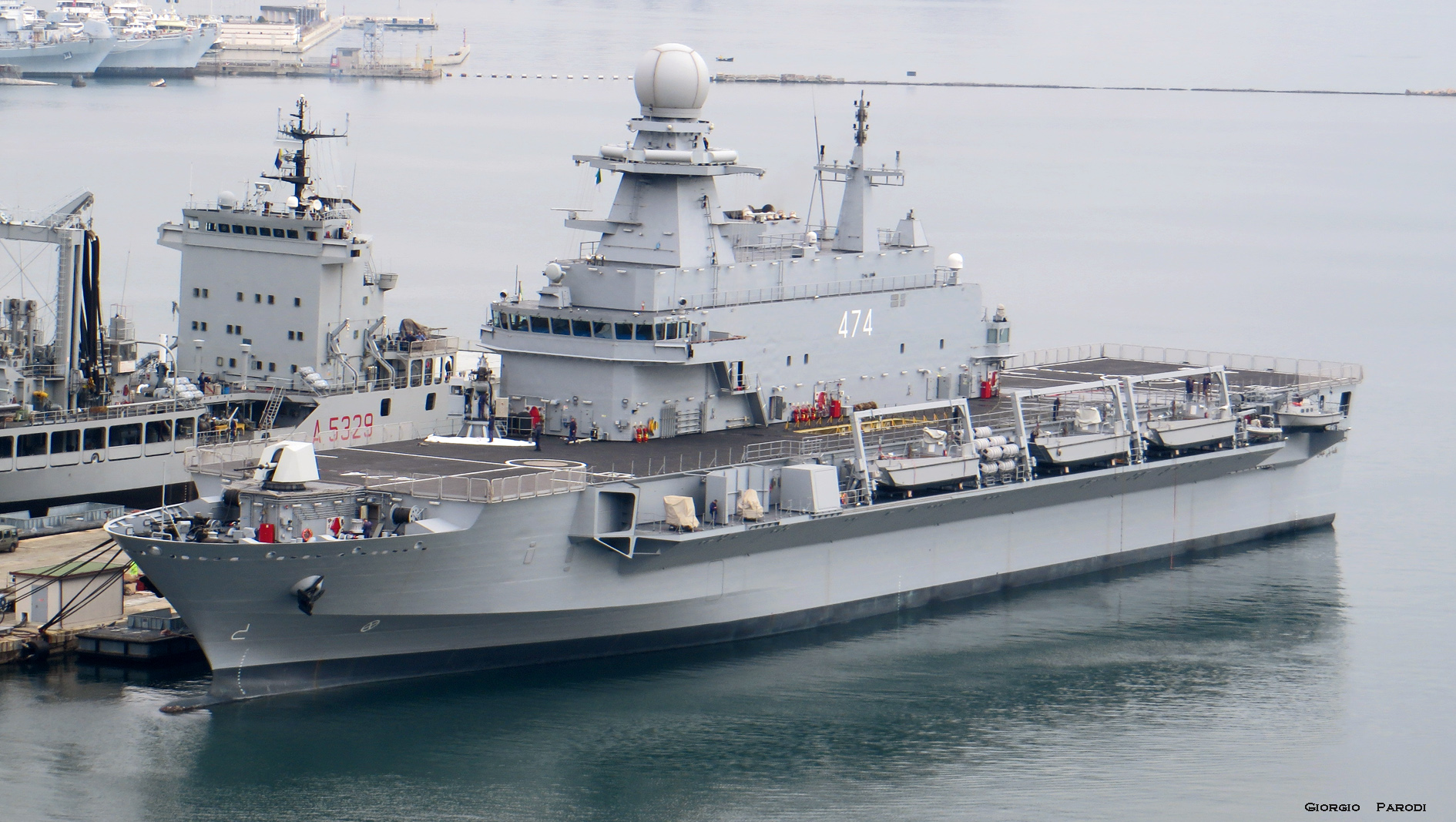 日本媒体评论075两栖攻击舰,现代战舰075型两栖攻击舰最强配置