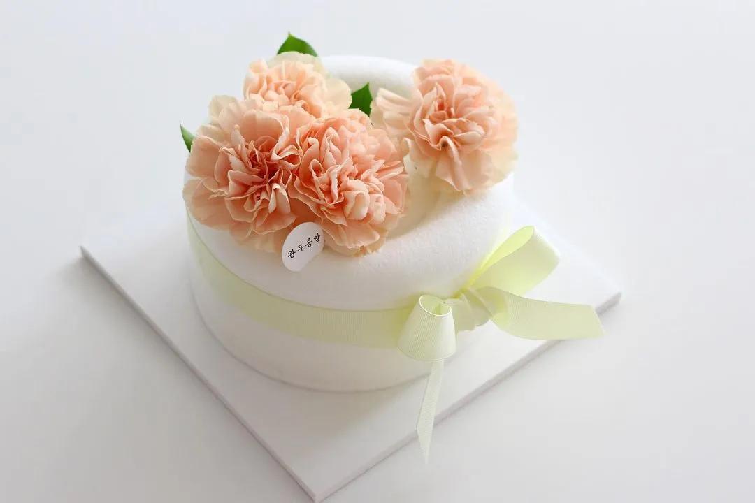 简单款式的母亲节蛋糕图片,六种不同口味母亲节蛋糕