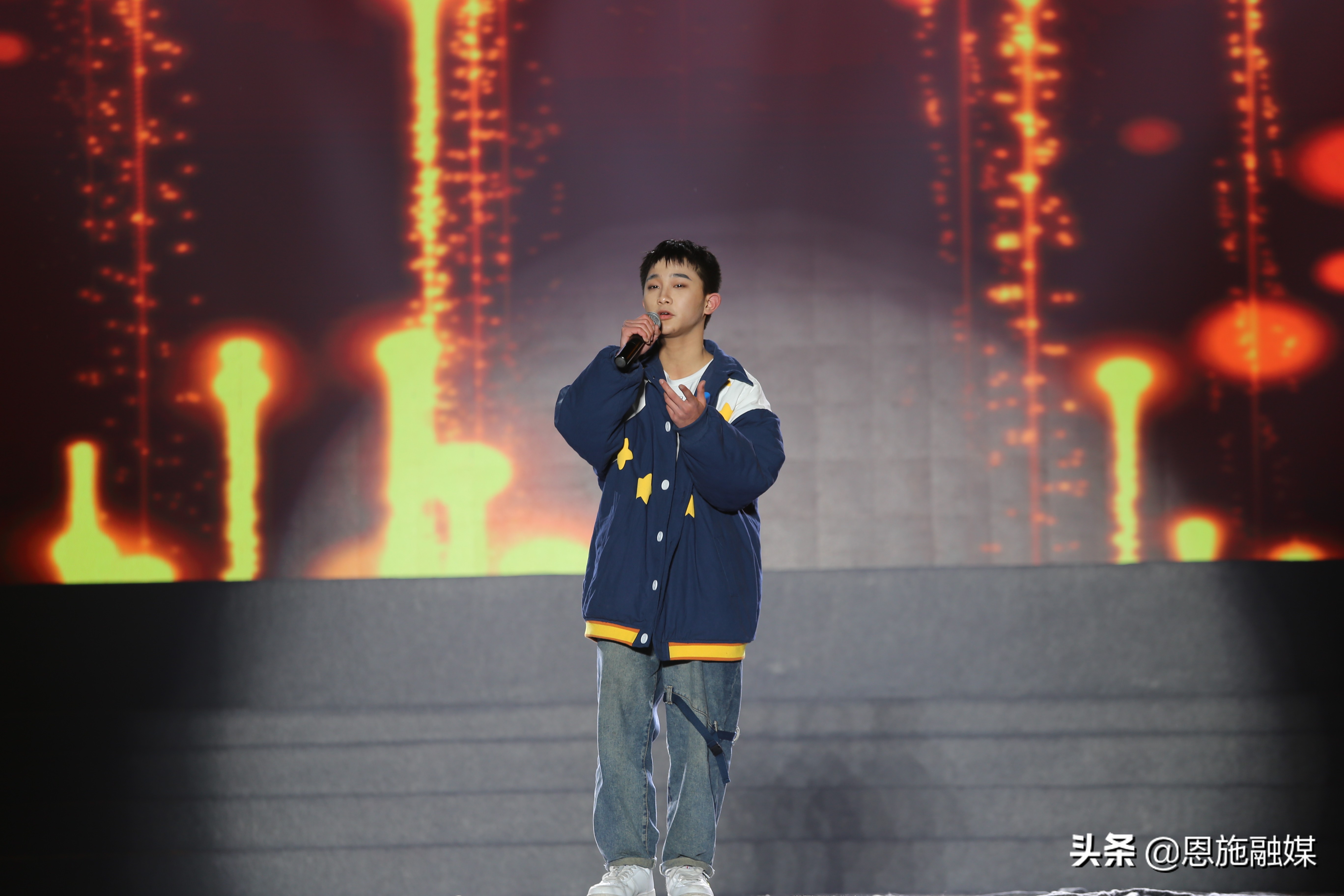 校园歌手大赛震撼表演,校园歌手大赛震撼全场的歌曲