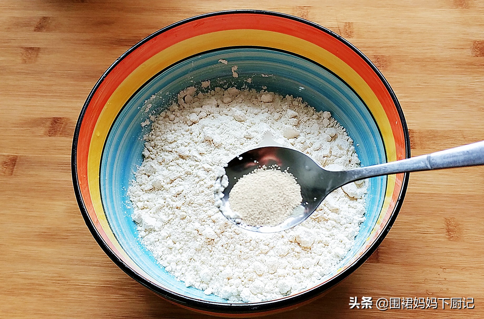 喜欢吃水煎包做不好？注意这2点，做出包子焦香酥脆、蓬松喧软