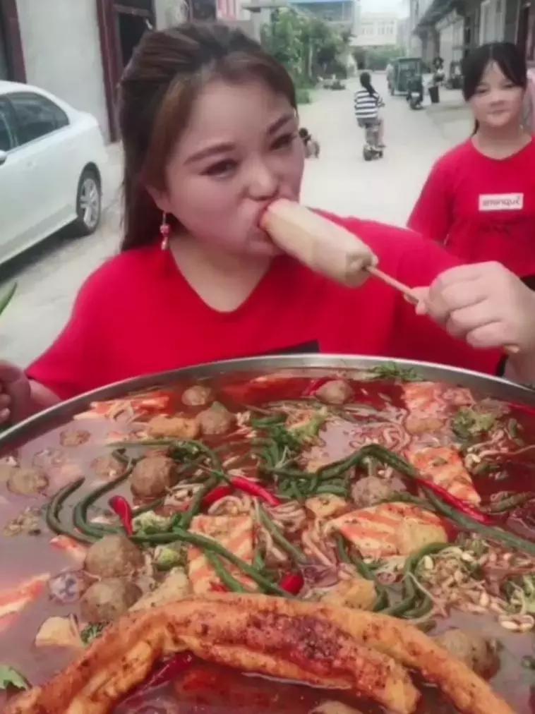 拿命在吃！吃完催吐！如果给你100万，你愿不愿意做吃播？