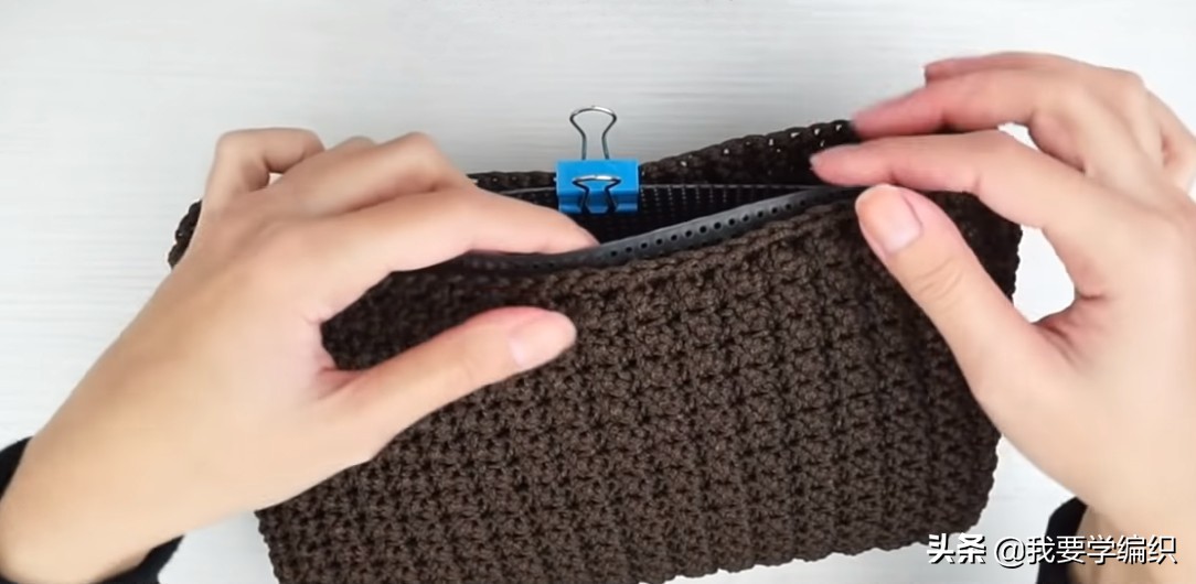 朋友说它比买的包更好看，高级感十足的环保皮草包，自己钩一个吧