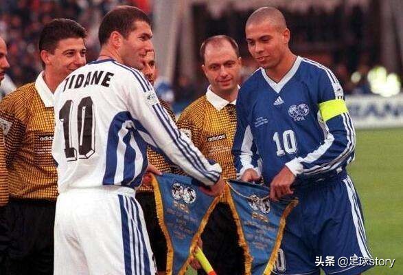 2002年巴西队和1998年的巴西队,上届巴西队