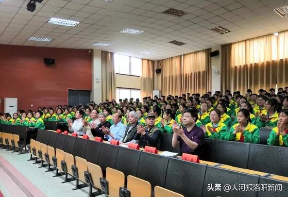 洛阳市小学生书法大赛,篆刻名家走进校园活动现场