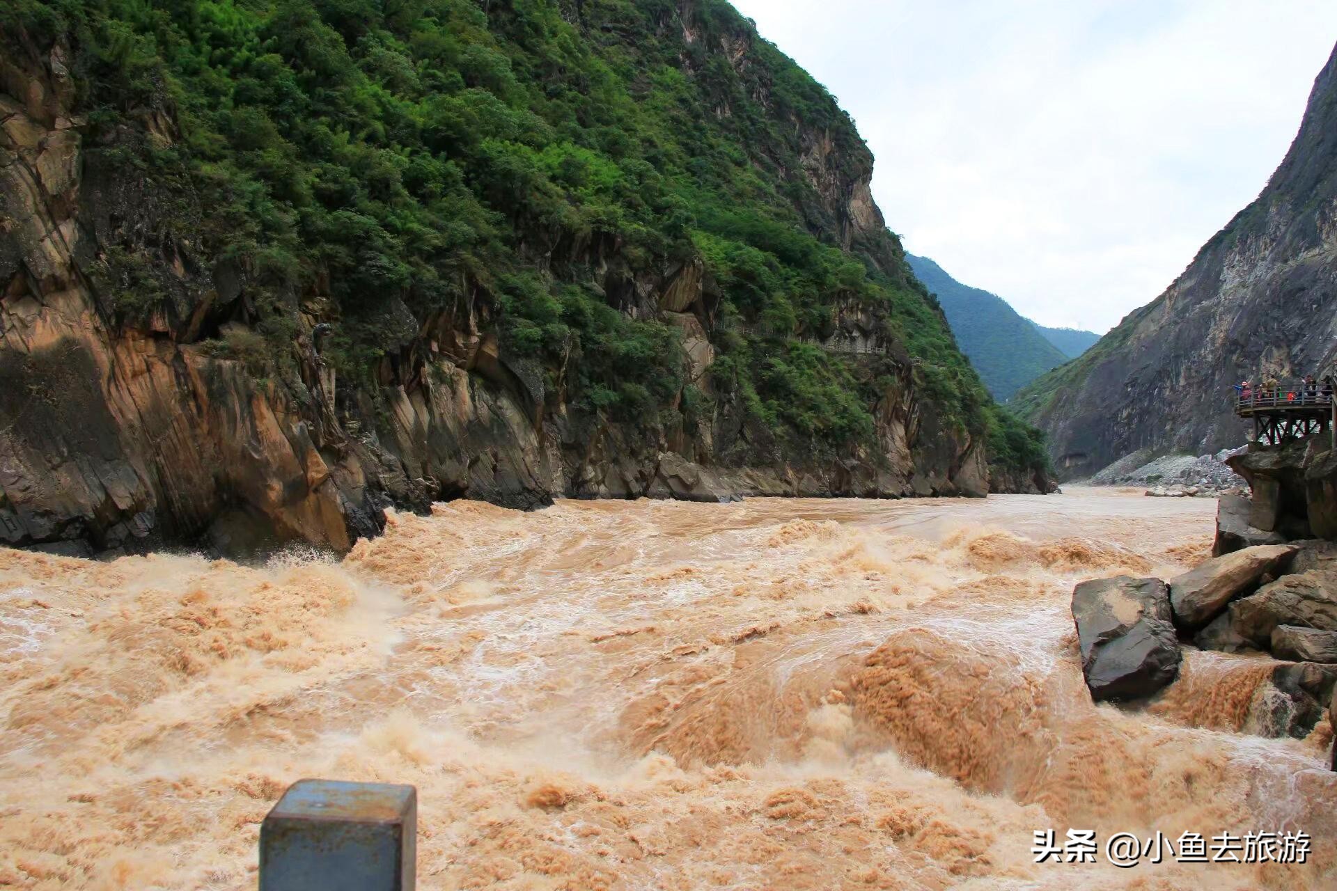 带你看虎跳峡的惊涛骇浪,去虎跳峡看惊涛骇浪