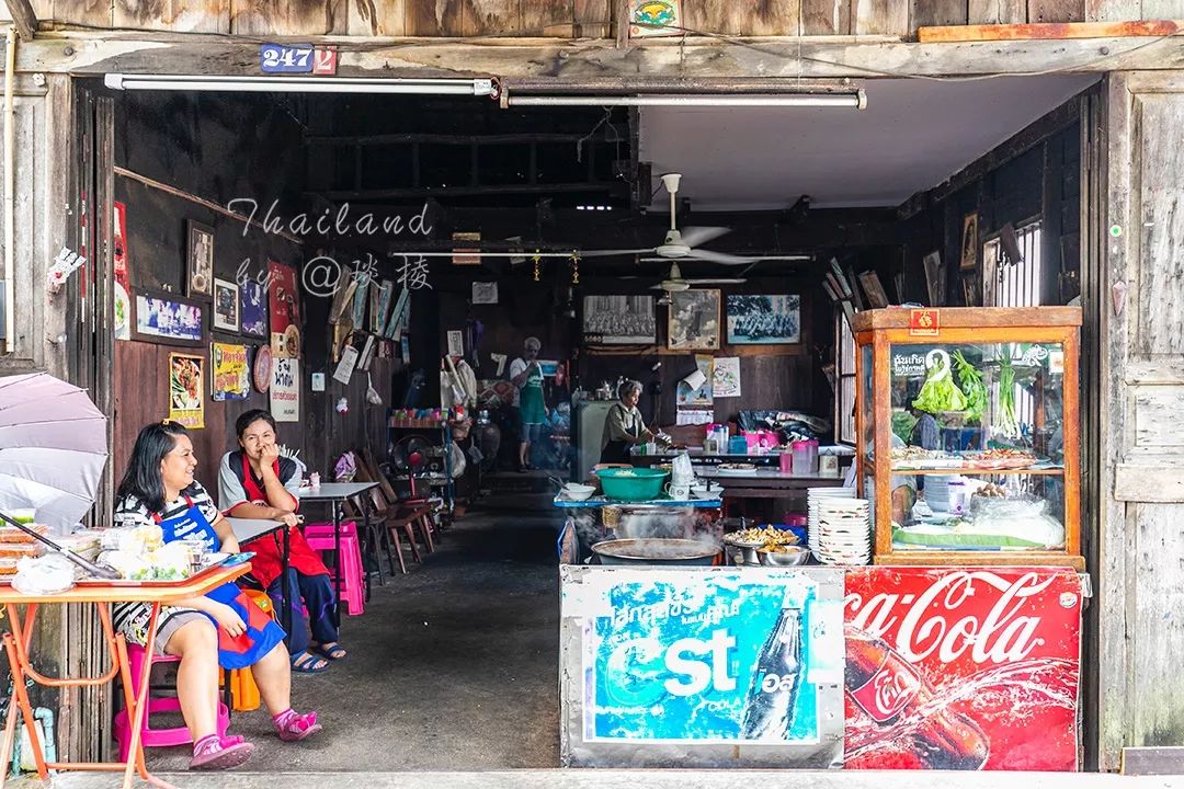 在泰国的“宝石之都”，珠宝街像菜市场，宝石摆地摊上出售
