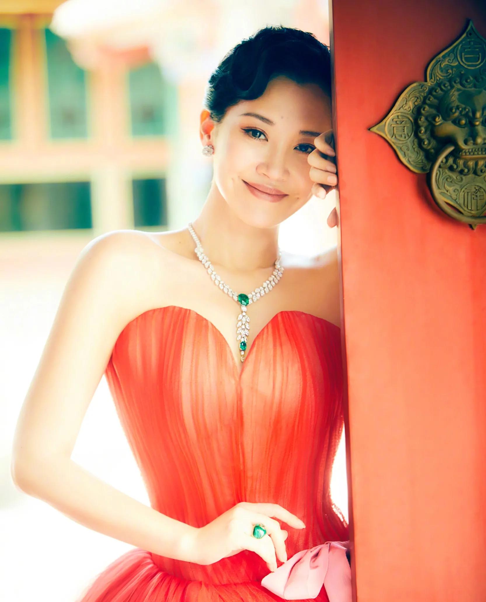 “京圈公主”猎男记：从不跟穷人恋爱，52岁为何至今未婚？