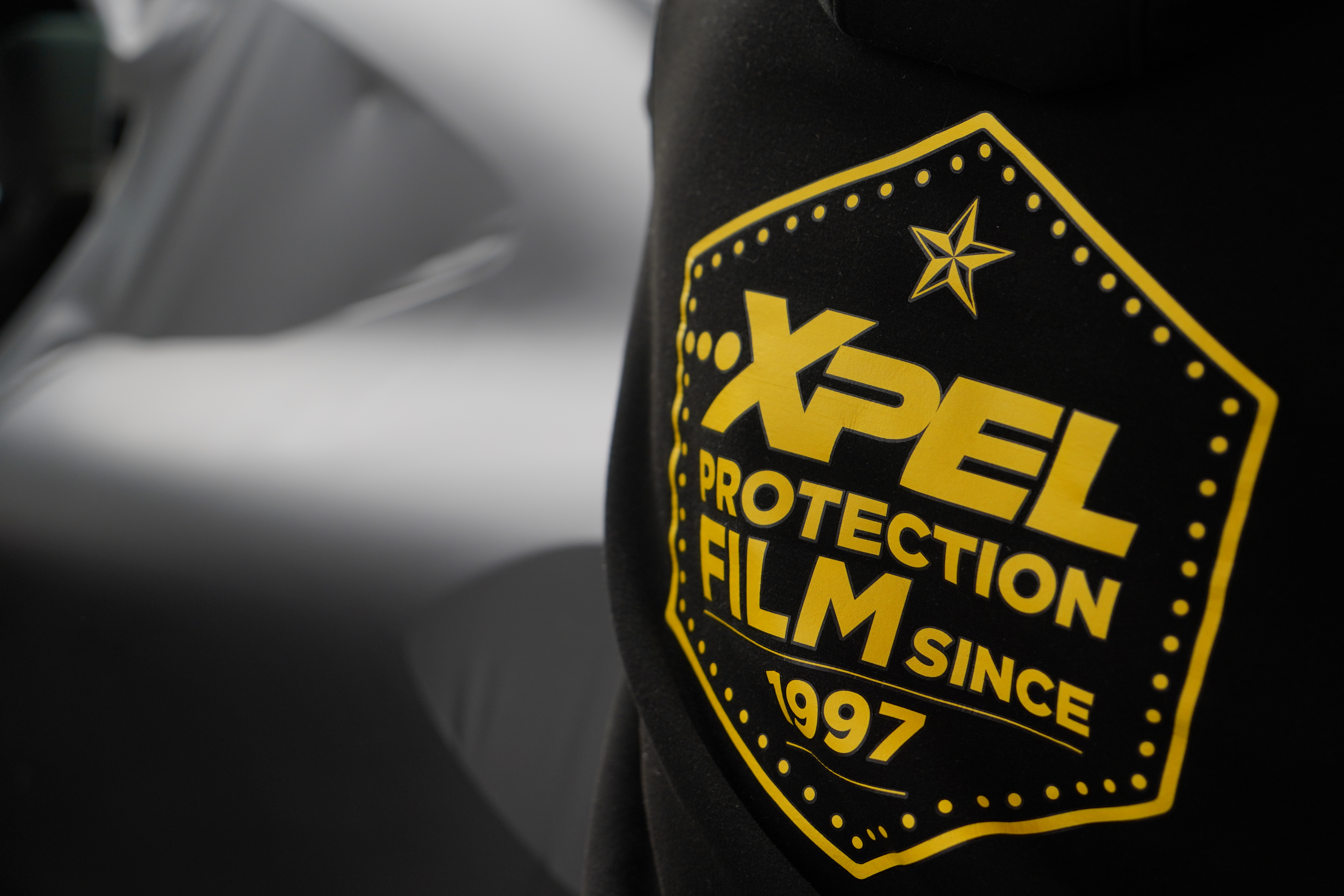 奔驰GLE43改全车炭黑,无惧任何对手挑战的黑武士