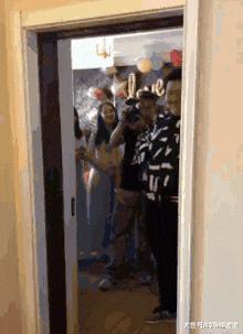 不联系的同学借钱怎么高情商回复,怎么回复借钱的同学