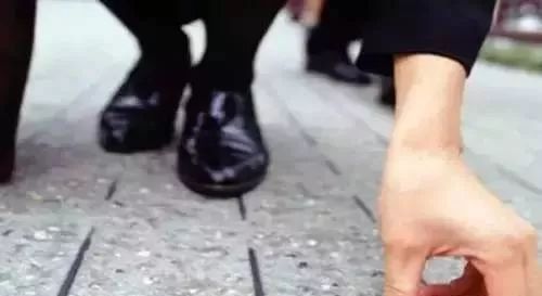 揭发史上最致命的旅游骗局 (国外旅游骗局大揭秘)