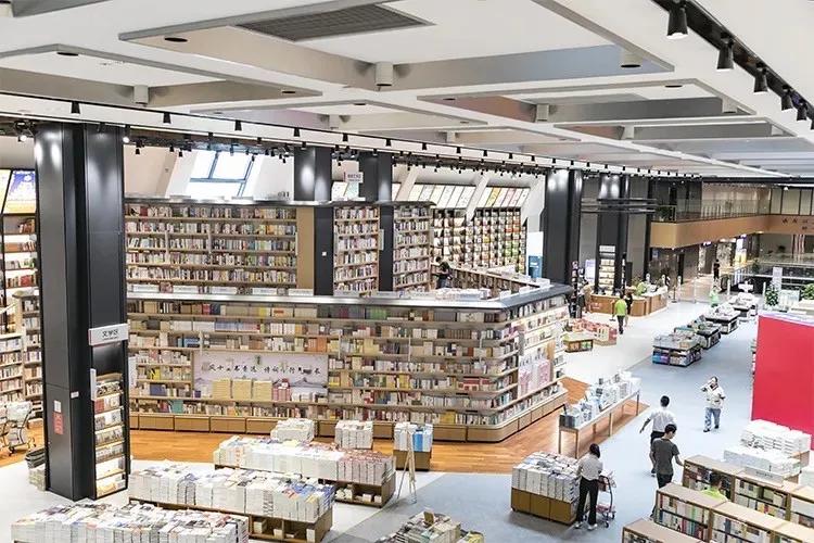 深圳翻身地铁成网红打卡地,深圳网红打卡地点富士康光明小镇