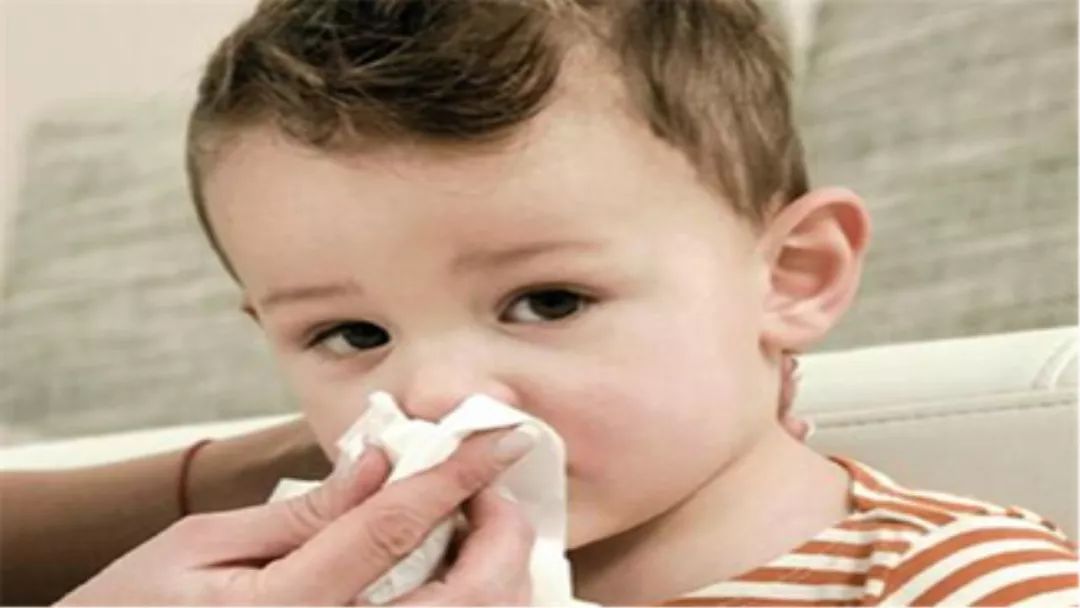 宝宝鼻塞好痛苦简单3招有效缓解,怎么帮小孩解决鼻塞