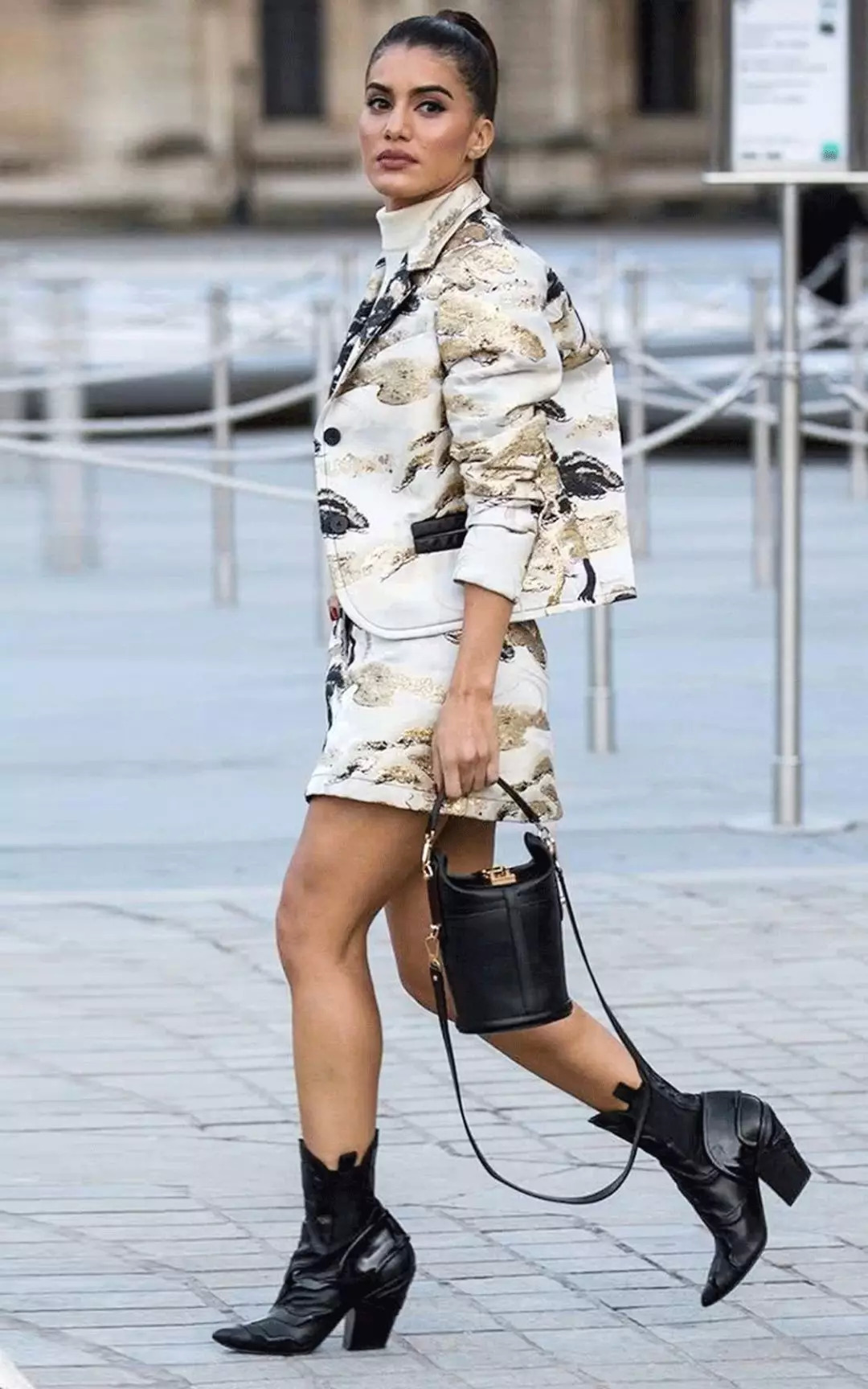 这种靴子长得这么丑又显腿短，可刘雯、泫雅却爱得要死