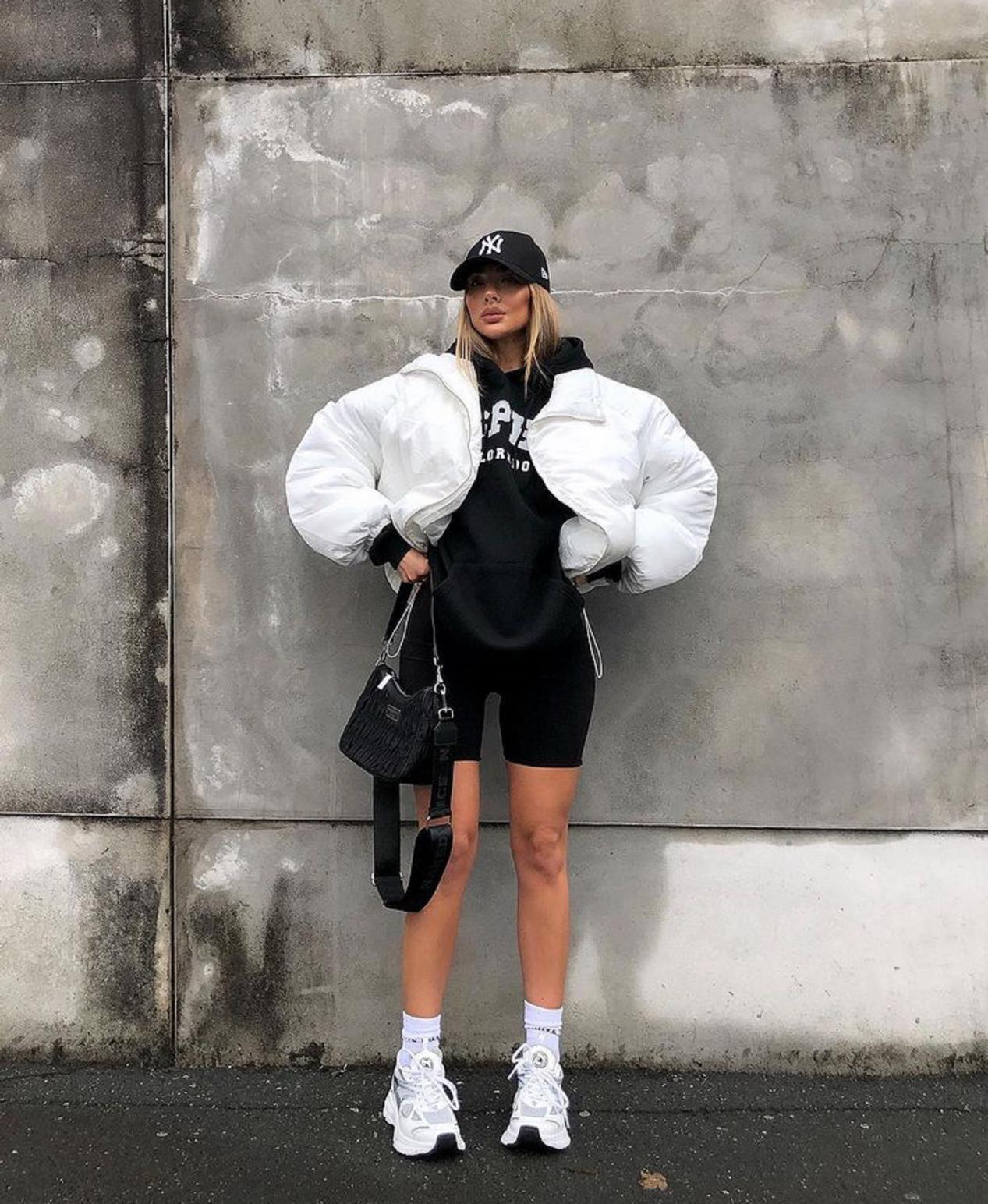 鲨鱼裤羽绒服穿法,今年最火的鲨鱼裤穿搭图片