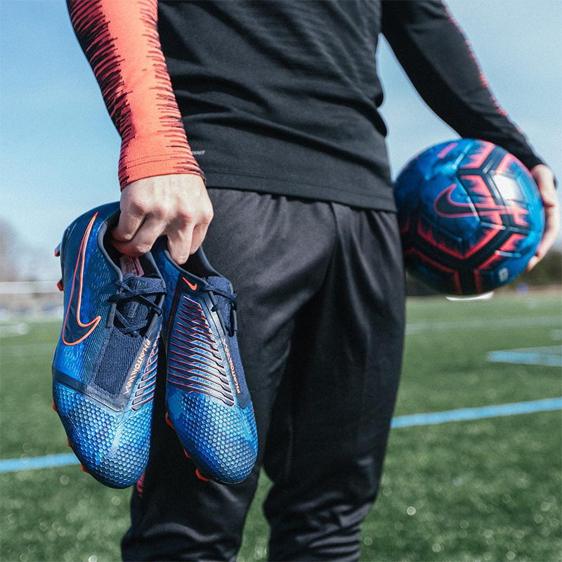 欧冠没看过瘾？快约上朋友们上场踢球啦！