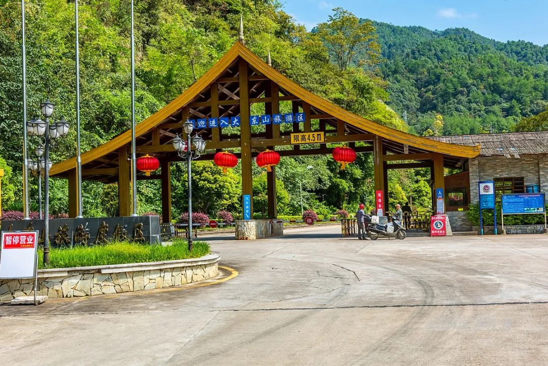 一次平常溯溪，竟意外发现广东最隐秘瀑布野温泉谷