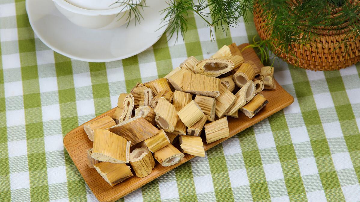 皮肤瘀血吃哪种药效果好,皮肤干燥起皮脾虚