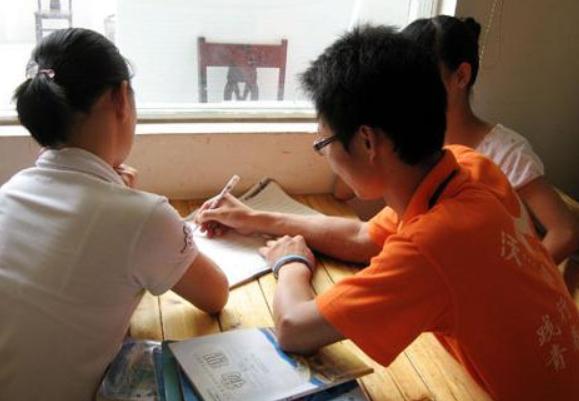 大学生找工作可以选择学校吗,大学生找工作该不该参加校招