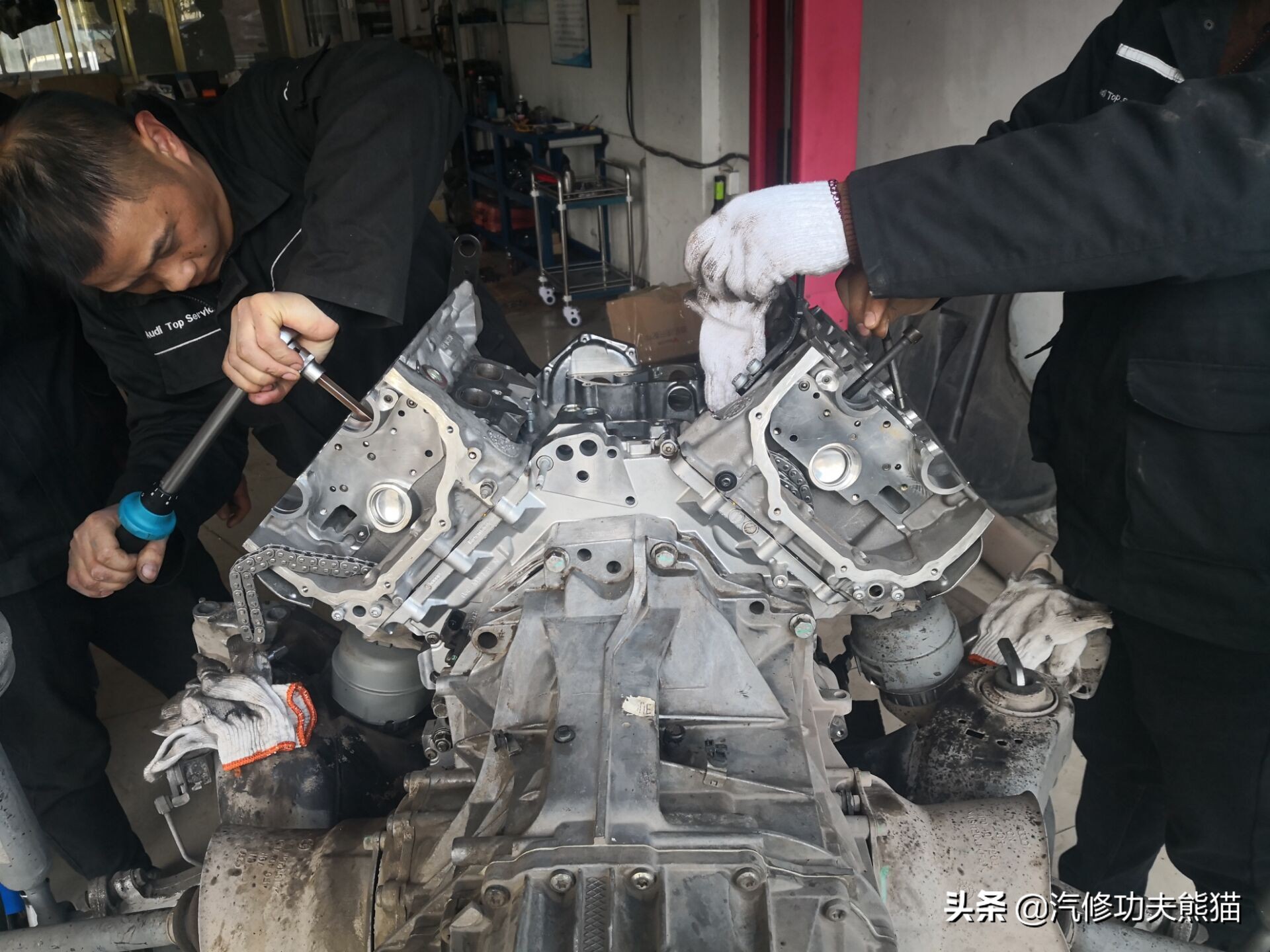 16款奥迪a6l2.5自吸发动机漏油,奥迪a6l2.4免拆烧机油处理靠谱吗