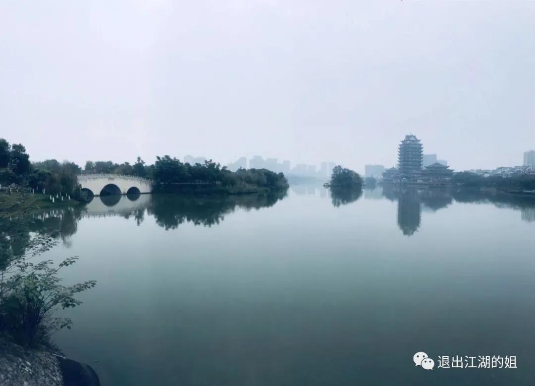 旅居，独自、两人还是群居？水深到足以把游泳健将淹死​