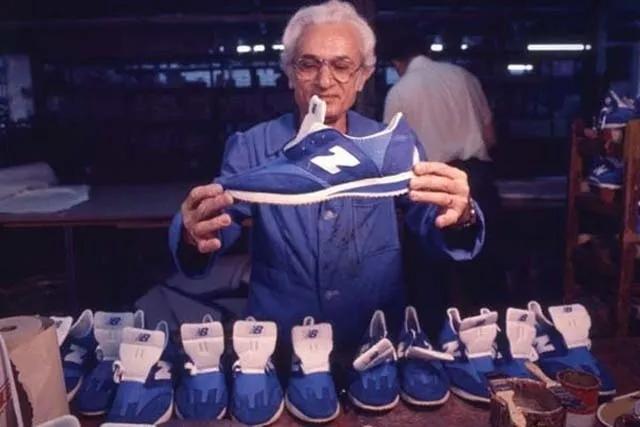 灰色运动鞋新百伦搭配,新百伦574灰色与元祖灰差别