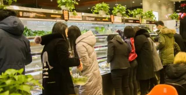 超越星巴克！开店5000家，这家麻辣烫一年赚了50亿