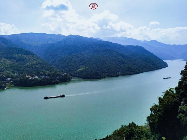 桐庐夜游富春山居景区,桐庐富春江夜游和白天游