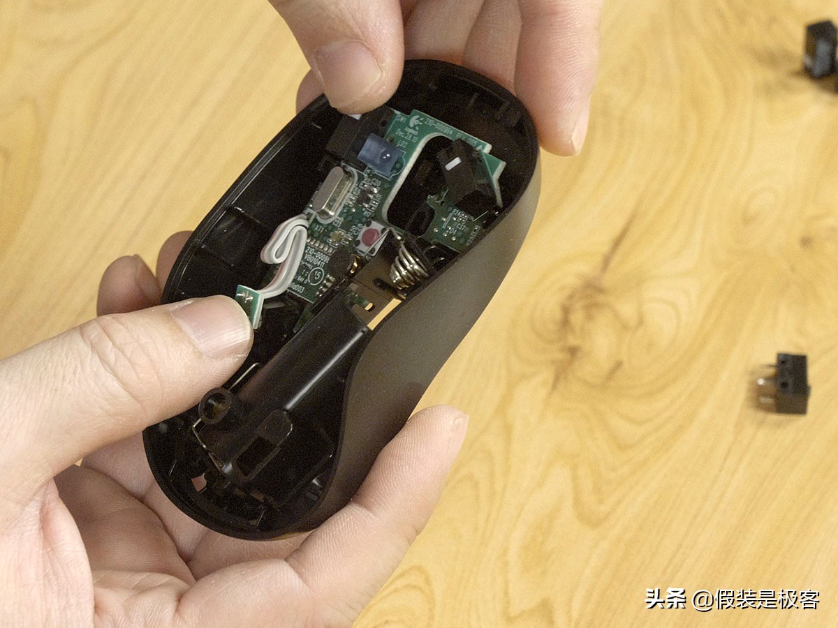 按键精灵鼠标键盘突然不灵了,无线鼠标摔了按键不灵怎么修