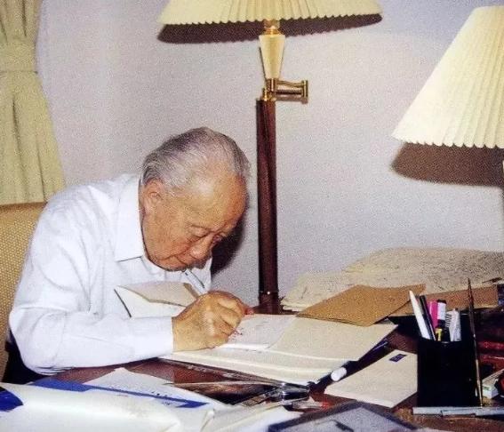 中国*产党共**创办的第一所高等学府，以城市名字命名，孙中山、毛*东泽**直接关怀！