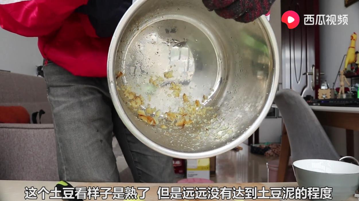 万物皆可蹦爆米花,万物皆可爆米花变装大爷